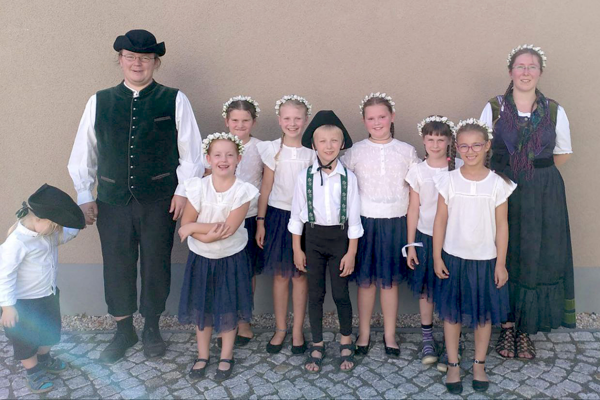 Burgen-Blick - Kindertanzgruppe vom Heimatverein Ingersleben