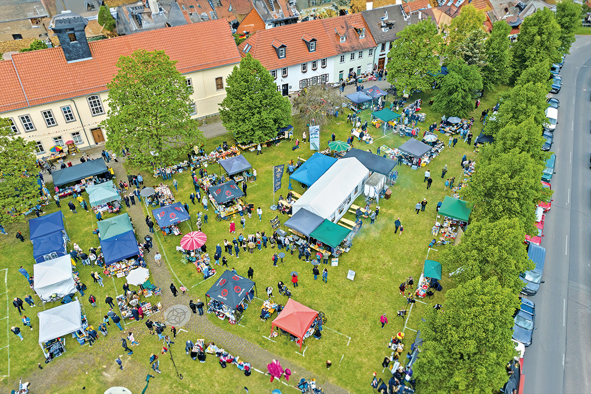Burgen-Blick-Dorfflohmarkt-Neudietendorf