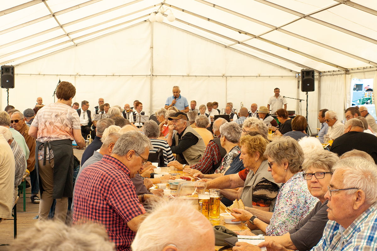Burgen Blick - Ankündigung Hoffest und Sommertanz Kleinrettbach Burgen Blick - Ankündigung Hoffest und Sommertanz Kleinrettbach