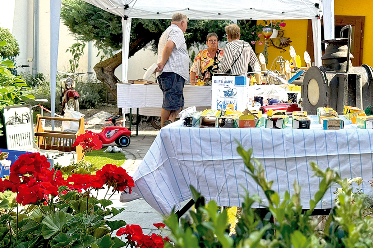 Burgen Blick - 2. Hofflohmarkt in Sülzenbrücken Burgen Blick - 2. Hofflohmarkt in Sülzenbrücken