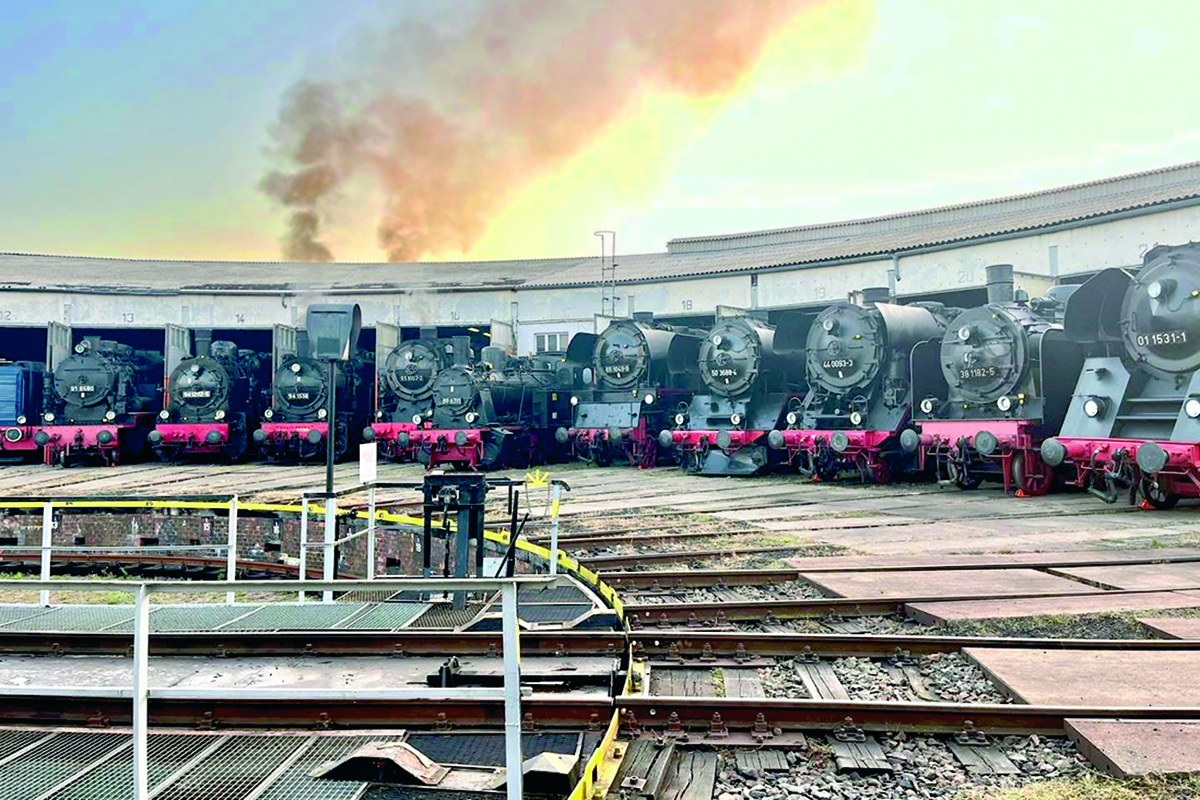 Burgen Blick - Museumssaison für den historischen Lokschuppen in Arnstadt beginnt
